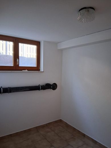 SOFORT BEZUGSFREI! Sehr geräumige lichtdurchflutete 4-Zi- Maisonette-Wohnung inkl. Balkon, Carport – Kellerraum Whg. OG