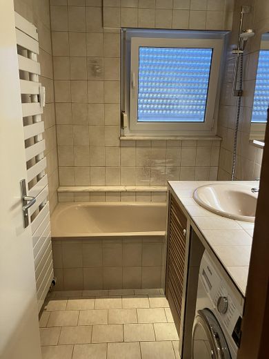 Appartamento di 3,5 locali a Esslingen St. Bernhardt da privato – Tageslichtbad