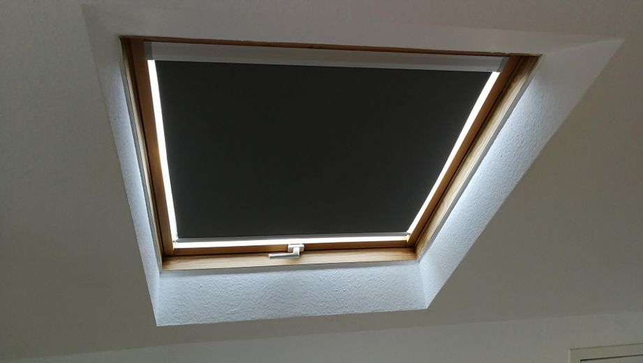 Jalousie im Dachfenster