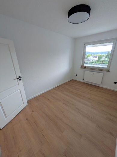Jasne, świeżo wyremontowane mieszkanie 3-pokojowe z balkonem od strony południowej i wspaniałym widokiem na Bad Driburg – Ansicht Schlafzimmer 2