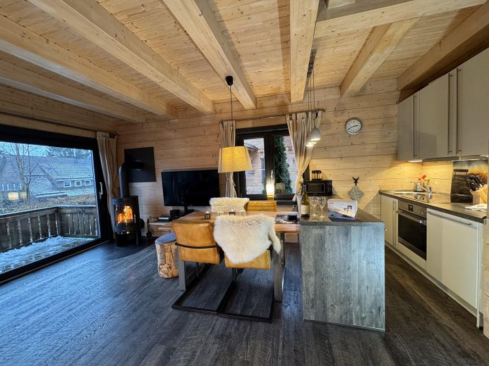 6 casas de troncos/casas de vacaciones con muy buena rentabilidad, en ubicación privilegiada. Venta individual o conjunta posible. – Foto 8