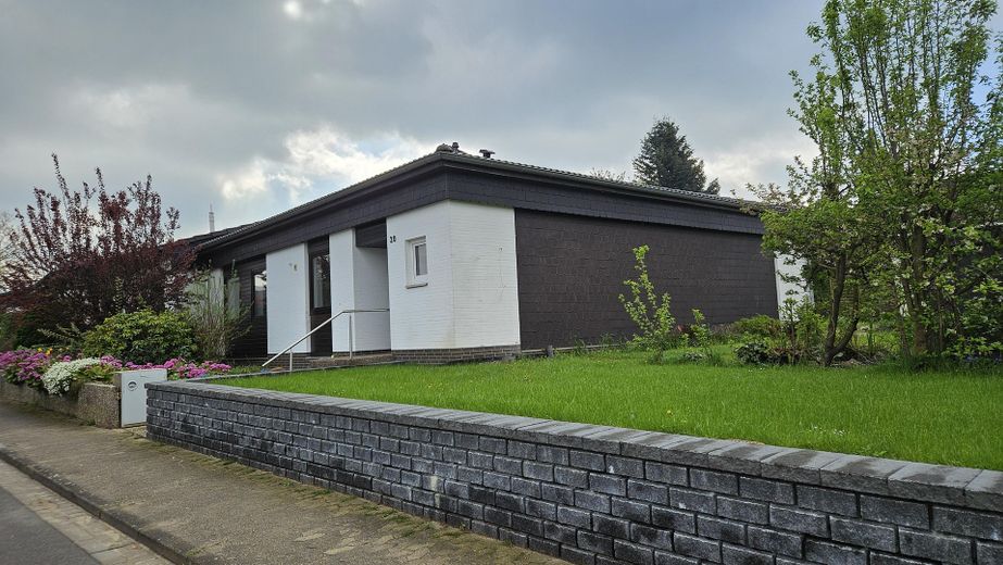 Hausfront von rechts