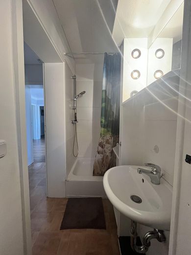 Gästebad mit Dusche