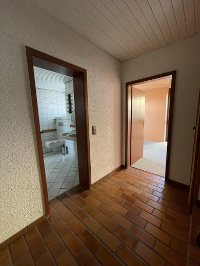 Flur zum Bad und SZ