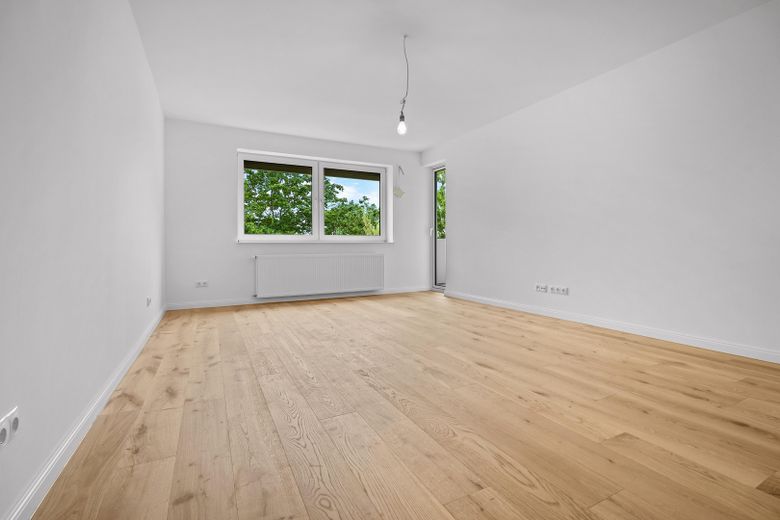 Erstbezug nach Sanierung in Wettbergen: 2 Zimmer mit Loggia – Wohnzimmer