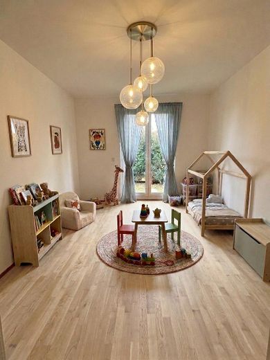Appartement moderne et haut de gamme de 4 pièces avec jardin - sans commission – Kinderzimmer 1