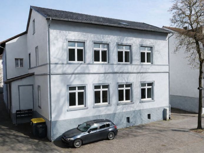 Apartment building with 8 residential units as an attractive capital investment – Photo 1