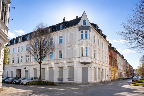 *8% rental yield & no broker commission* Divided, renovated and fully rented 12-unit apartment building in Ückendorf