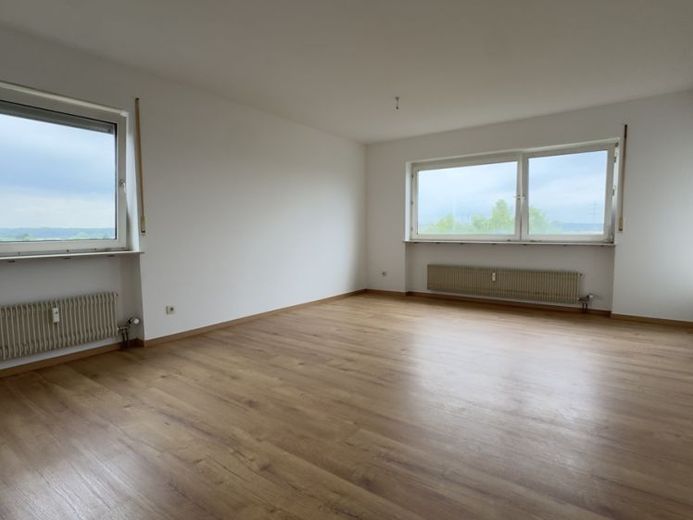 (Anfragen nur per eMail) -Ruhige und gepflegte Drei-Zimmer-Küche-Bad Wohnung in Darmstadt-Wixhausen – Foto 1