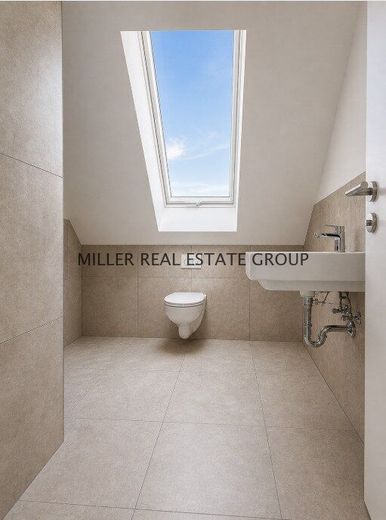 Exklusive Neubau-Dachgeschosswohnung in Ingolstadt-Unterhaunstadt - ca. 116 m², Erstbezug, KfW 55 &amp; zwei separat nutzbare Wohnbereiche! – Badezimmer