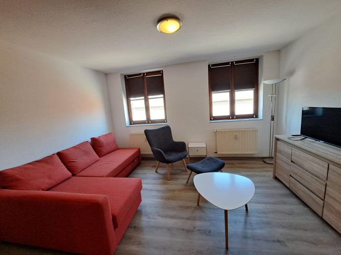 Modern und Gemütlich, Pendlerwohnung, 1-Raum Appartement im Denkmalhof, komplett ausgestattet – Schlafsofa-Garnitur