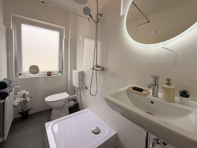 Yeni gibi: Komple tadilat sonrası ilk kullanım – Bremen’de yeni 2 odalı daireniz – Badezimmer