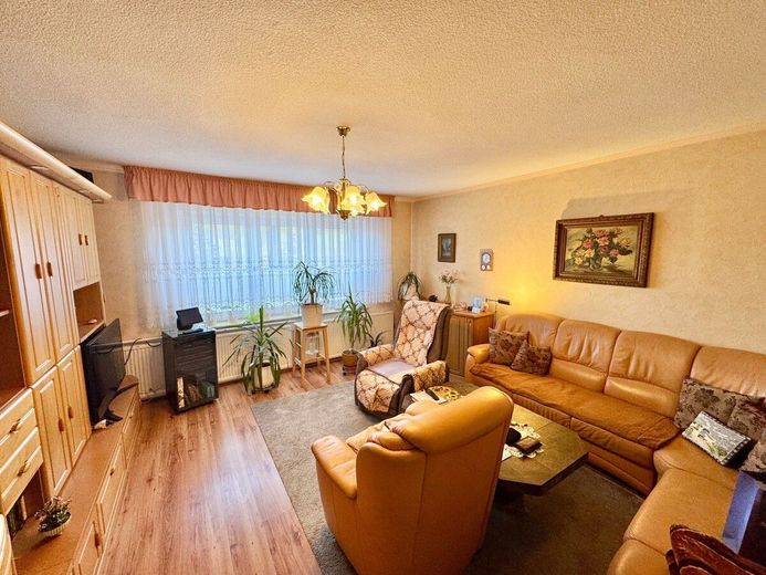 HORN IMMOBILIEN ++RESERVIERT! Haus in Burg Stargard bei Neubrandenburg – Wohnzimmer