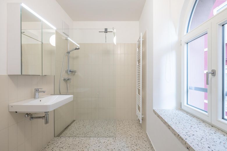 1 ZiKB Terrasse - Wohnen im LöwenBau - E1-W01, 43 m² - 850 € FLAT (inkl. Betriebsk) – Bad