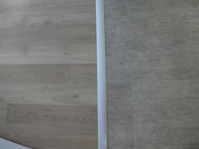 moderne Fliesen/ Laminat