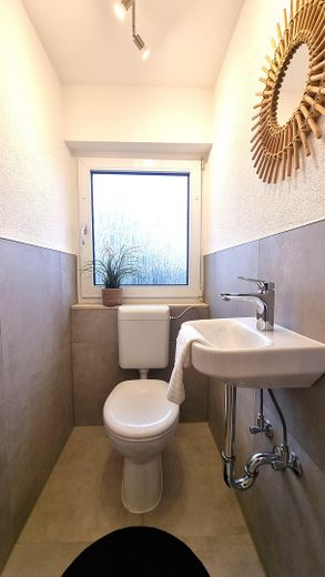 separates WC