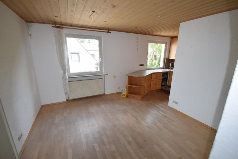 Provisionsfrei! Zweifamilienhaus, großer Sonnengarten – Küche  1. OG