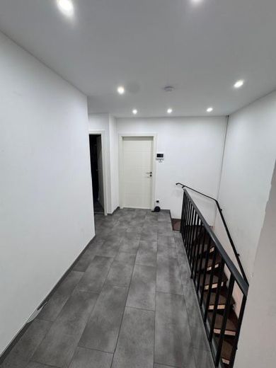 Modernisiertes Reihenendhaus in Toplage Cronenberg – OG Flur