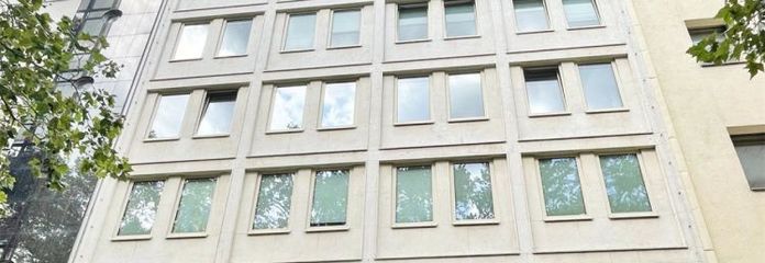 KLE!N - بدون عمولة - وحدة مكتبية مشرقة في وسط المدينة