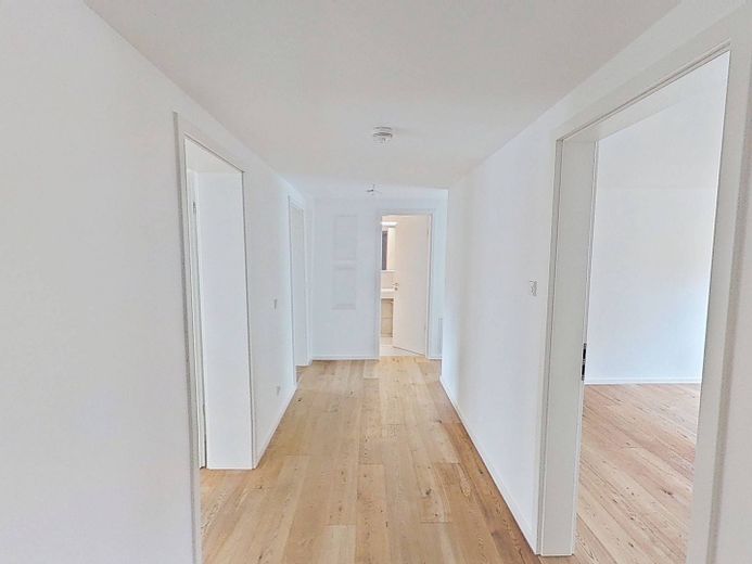 Moderno y espacioso piso de 3 habitaciones con BALCÓN y COCINA INTEGRADA en el oeste de Stuttgart – Flur