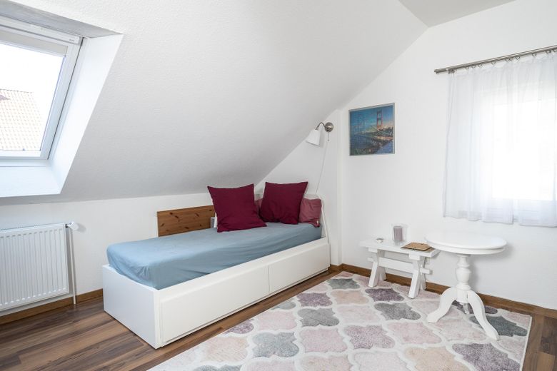 Zimmer geht vom Wohnzimmer ab