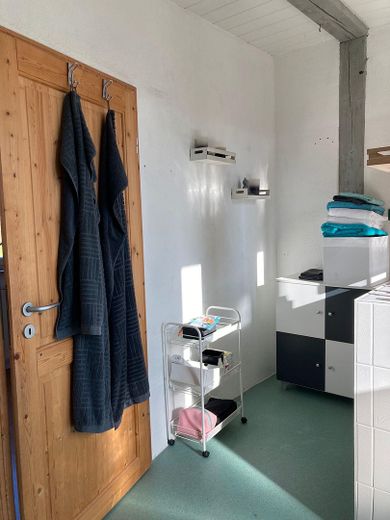 Ruim 3,5-kamerappartement met balkon, tuin en parkeerplaats – Foto 8