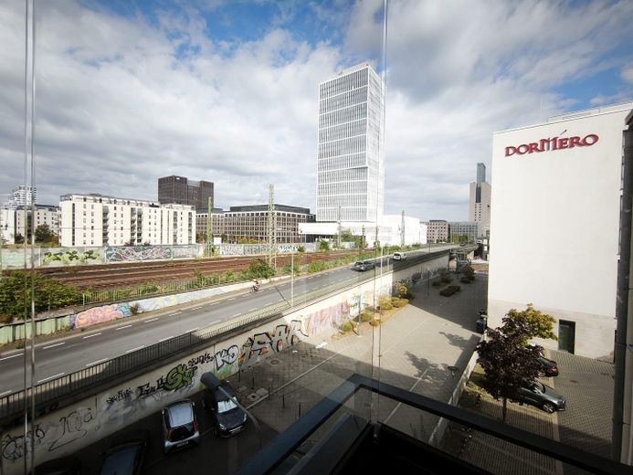 Droomachtig 2-kamerappartement op perfecte locatie voor de beurs: eersteklas verbindingen in het hart van Frankfurt – Foto 14