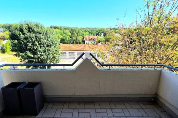2-R. Whg. m. Balkon, EBK, Lift sowie KfZ Stellplatz. Gleich beim Klinikum !