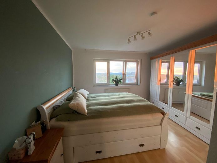 Tolle 3-Zimmer-Wohnung mit Aufzug+Balkon+Tiefgarage in Karlsruhe – Schlafzimmer Eltern