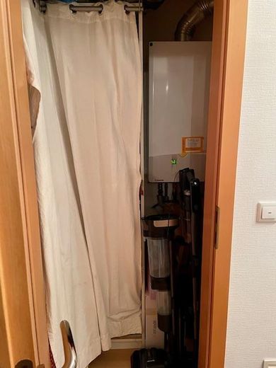 Helle Dachgeschosswohnung mit Loggia und Einbauküche – Abstellraum