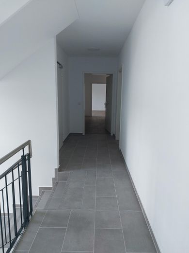 Erstbezug 2-Zimmer-Wohnung (1. OG, Balkon, barrierefrei) in Berge bei Nauen – Hausflur vor der Wohnung