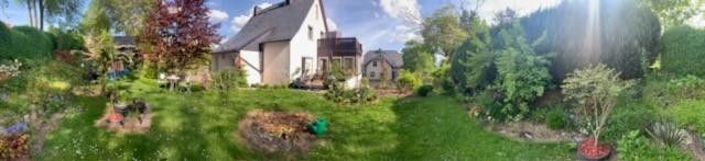 Grünhain'de satılık geniş, tam mobilyalı 2,5 odalı daire – Gartenansicht