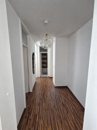 Sonnige 3-Zi.-Whg. mit großem Balkon in Trudering, sehr gepflegte grüne Anlage. Provisionsfrei – GANG