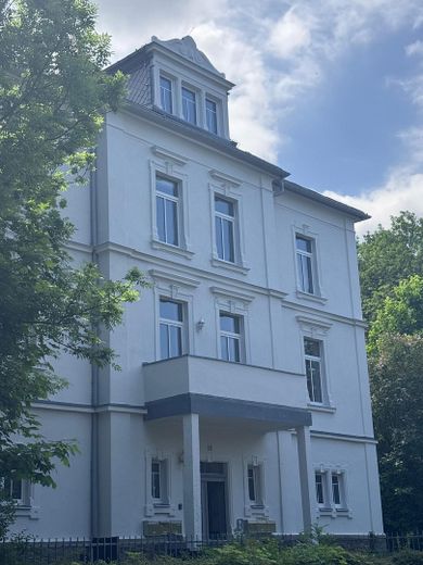 frisch sanierter 5 - Zi DG-Wohntraum mit Fernblick und Gartenanteil in einer Villa – Foto 2