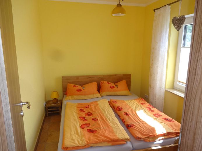 Schlafzimmer mit Doppelbett