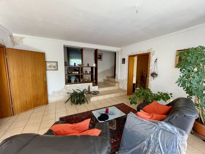 Fröndenberg-Frömern: Freistehender Bungalow mit Garage in familienfreundlicher Lage! – Gesonderte Essdiele