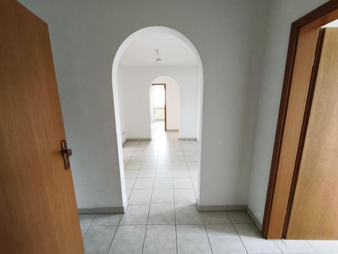 3 Zi. Wohnung (Nr. 6) im DG (2. OG) mit Balkon und Garage – Windfang Bild 1