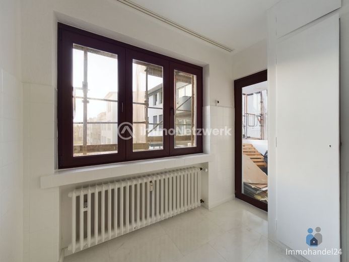 ***großzügige Altbauwohnung in toller Lage von Köln Lindenthal mit Balkon*** – Küche mit Balkonzugang