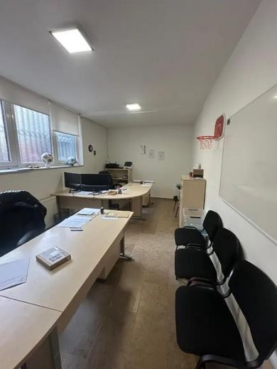 مبنى سكني وتجاري في موقع مركزي – Arbeitszimmer - Gewerbe
