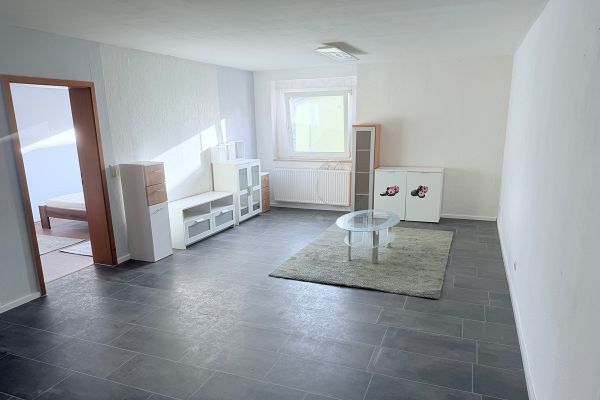 VIVIENDA DE 3 HABITACIONES CON COCINA, BAÑO Y PASILLO CERCA DEL AEROPUERTO DE HAHN