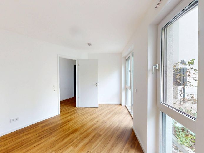 Lichtdurchflutete 3-Zimmer-Wohnung mit EINBAUKÜCHE, BALKON und 2 Bädern – Ansicht II: Schlafzimmer I