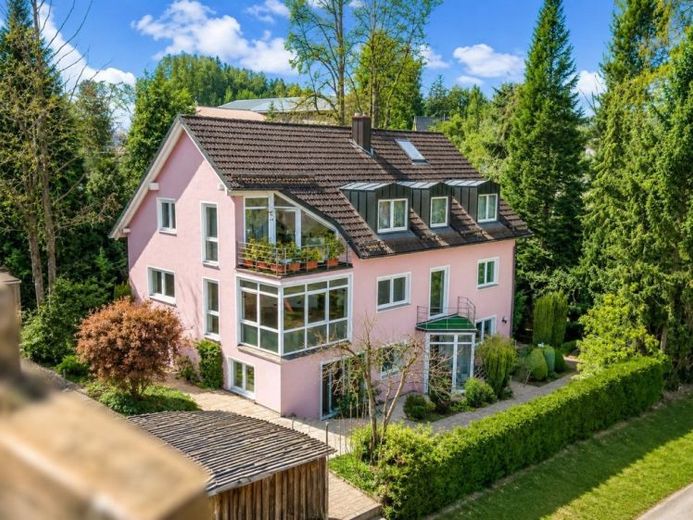 Preisreduziert! Gepflegtes Vierfamilienhaus mit Fernsicht & zwei bezugsfreien Wohnungen – Foto 1
