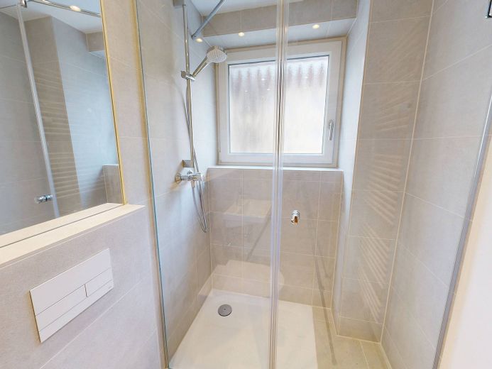 Vollständig renovierte 2-Zimmer-Wohnung mit BALKON, saniertem Bad und moderner EBK – Ansicht I: Bad