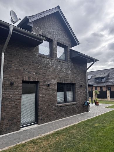 Moderne Doppelhaushälfte mit beheizter Garage, hochwertige Ausstattung mit Top-Energiewert – Foto 5