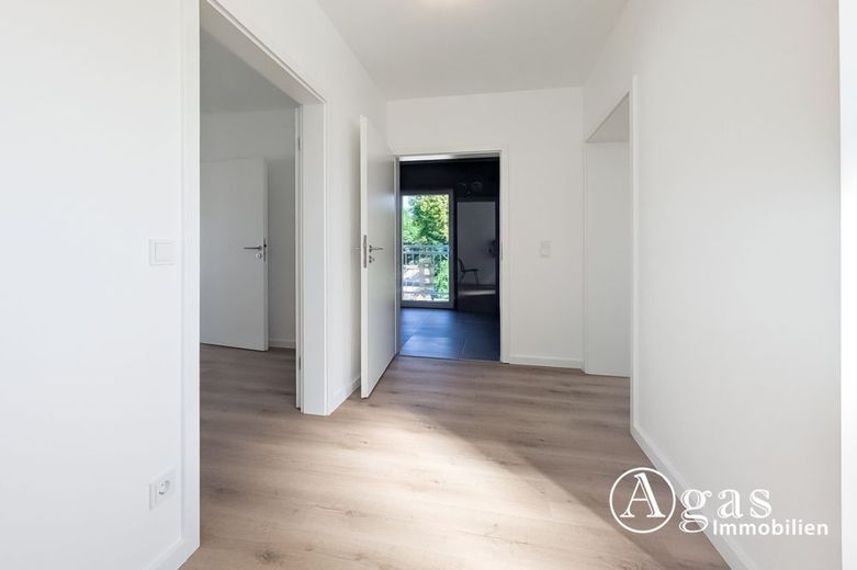 Monteur-Wohnung! 3-Zimmer-Whg. für 6 Personen - dauerhaft mieten = 17,43 EUR /Tag/Person – Eingangsbereich