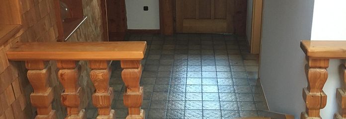 Charmante Büro- und Beratungsfläche mit besonderem Flair – Blick zur Büroeingangstüre
