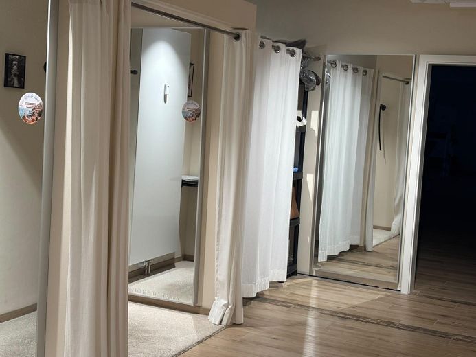 Klimatyzowany lokal handlowy w centrum Ahrweiler, w strefie dla pieszych, do wynajęcia – Umkleiden