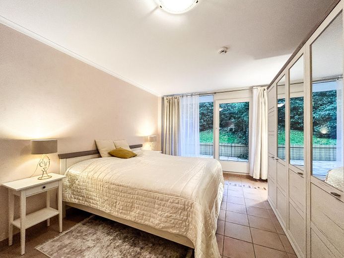 Möblierte Terrassenwohnung mit Sauna in Blankenese von privat – Schlafzimmer