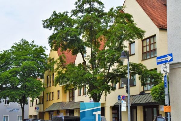 Lichte kantoor-/praktijkruimtes direct in de oude binnenstad van Ingolstadt met 7 ondergrondse parkeerplaatsen!