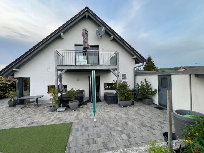 KfW40 Einfamilienhaus, 9Kw-PV-Anlage, Wärmepumpe LWZ 304 Sol – Ansicht-Süd-Ost